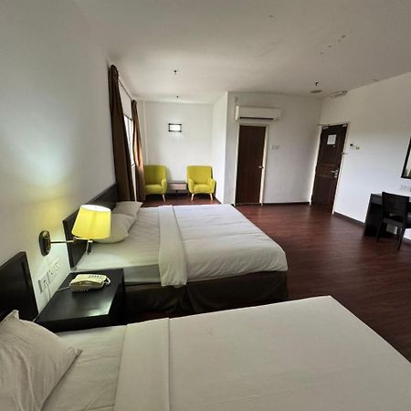 Hotel Pandan Johor Bahru Bagian luar foto