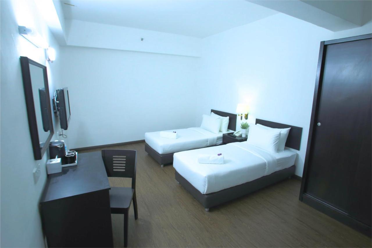 Hotel Pandan Johor Bahru Bagian luar foto