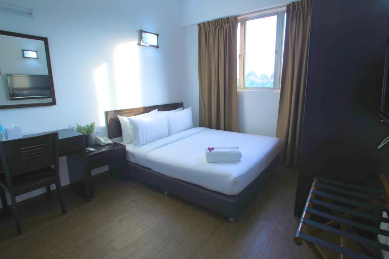 Hotel Pandan Johor Bahru Bagian luar foto